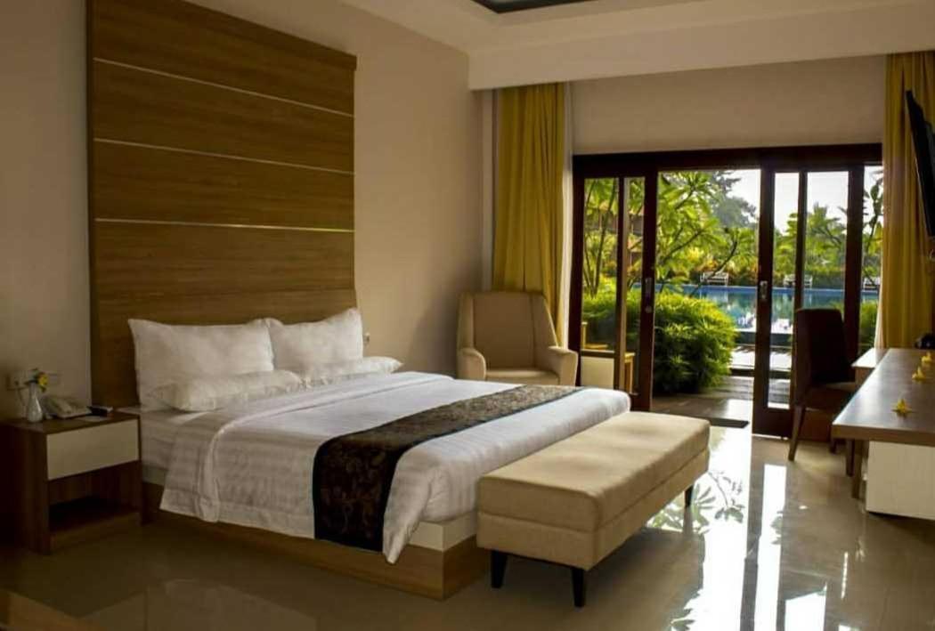 Kamar Double dengan Pemandangan Kolam Renang